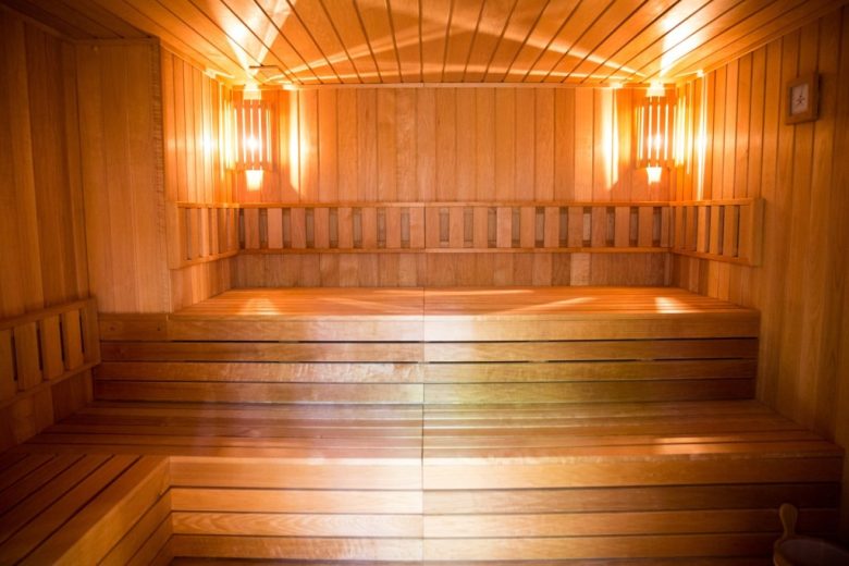 Szent Lukács gyógyfürdő finn szaunája belülről