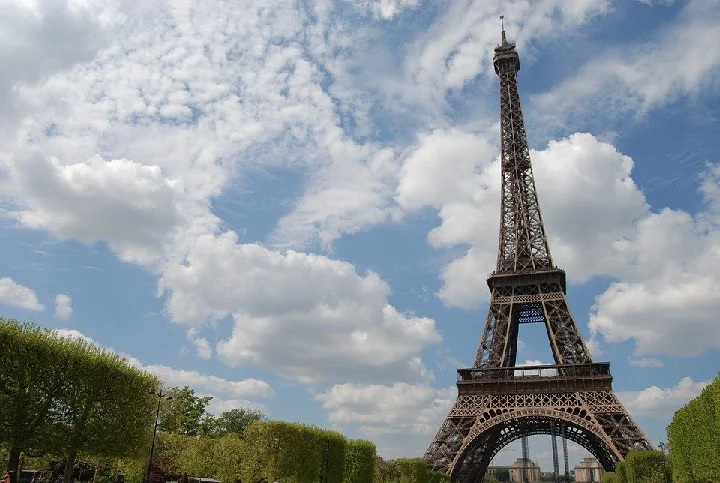 Az Eiffel torony mozgása