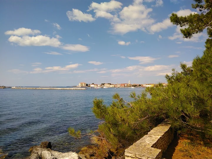 Poreč látképe a Zelena laguna kempingből