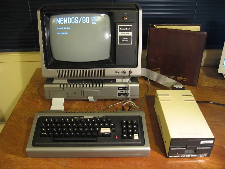 TRS-80 I. model - erre a gépre írta meg 10 évesen Arie Trouw első szoftverét.