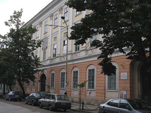 A líceum bejárata : Kolozsvár látnivalók egyike
