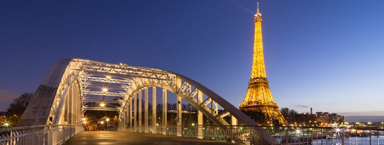 Párizs hídjai : Passerelle Debilly - éjszaka nagyin hangulatos, főleg amikor az Eiffel torony is teljesen ki van világítva!