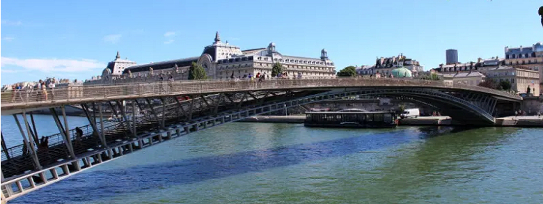 Párizs hídjai : Passerelle Léopold Sédar Senghor, gyalogos híd