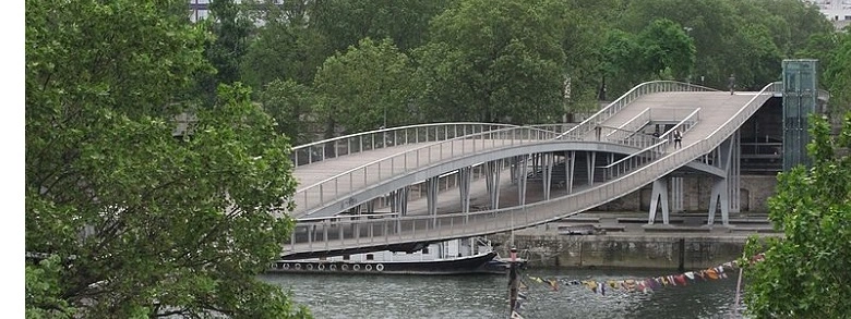 Párizs hídjai : Passerelle Simone de Beauvoir - tipikus gyalogos híd.