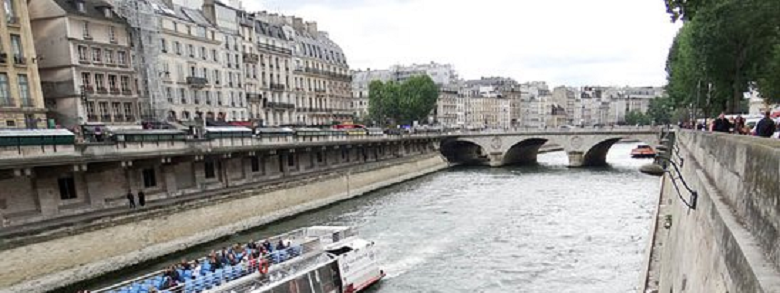 Párizs hídjai : Petit Pont Cardinal Lustiger de szoktak még hivatkozni erre a hídra úgyis, hogy Little Bridge.