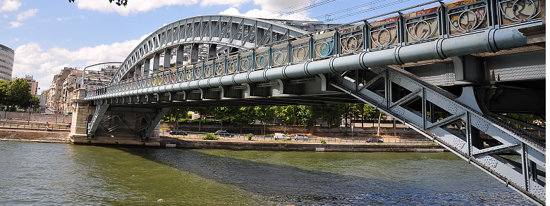 Párizs hídjai : Pont Rouelle - nagyon jól kivitelezett ívben haladó híd.