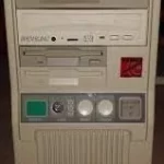 286-os DOS PC, a Binance vezér első számítógépe, amit Édesapja vett számára. 