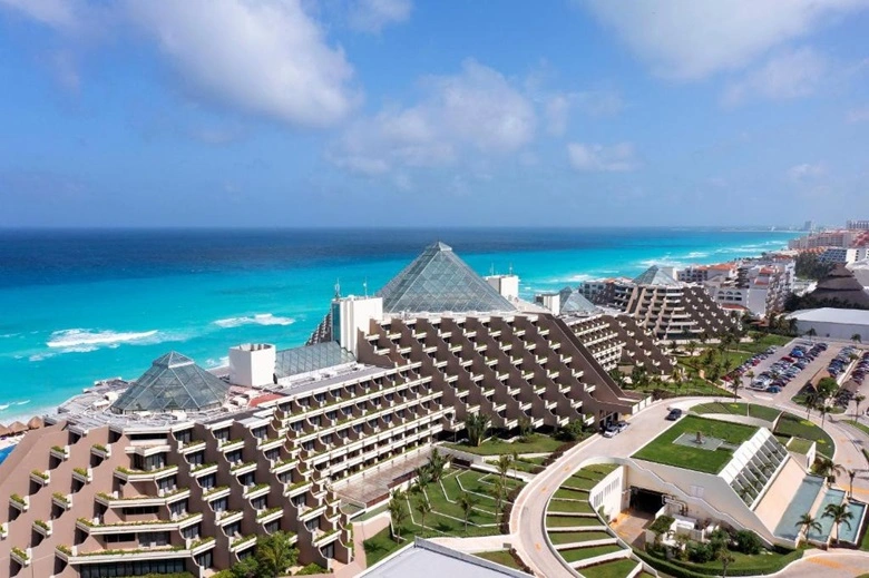 Az all-inclusive Cancún hotelek között szerintem ez igen kivételes. Nekem nagyon bejön ez a piramis stílus. 