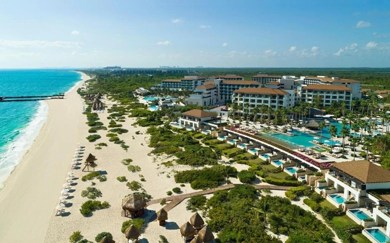 Az all-inclusive Cancún hotelek között a Playa Mujeres Golf & Spa Resort is remek választás, pár érdekességgel a közelben.