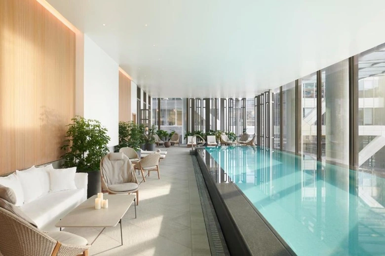 Pan Pacific London rendkívül jó boutique hotel, kiemelném külön a wellness részlegét, a maga végtelenített belső medencéjével és a kiváló relaxációt biztosító szaunájával. 