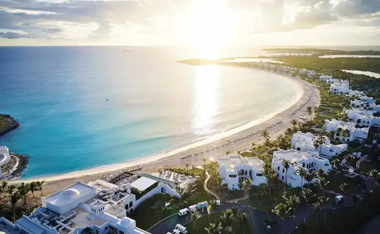 Tengerparti nyaralás Belmond Cap Juluca hotelben, s annak hangulatos félhold alakú tengerpartján. 
