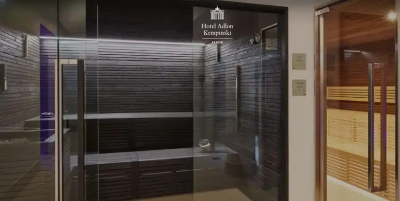 wellness hotel Berlin komplexumában : Hotel Adlon Kempinski finn szaunája látható!