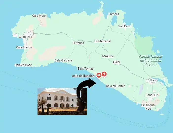 Menorca térképe a déli part ikonikus öbleivel, a Cala Llucalari és a Hotel Experimental Menorca környékének kiemelésével. A térképen jelöltem, hogy a butikhotelek között az a szállás Menorca amit bemutatok hol is helyezkedik el.